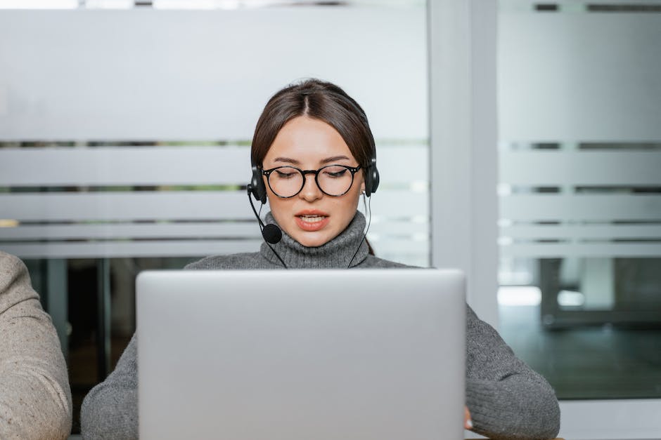 Image showing a person speaking to a customer support agent on a PlayStation headset